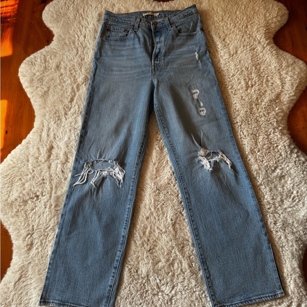 Levi’s Ribcage straight Leg Red Tag Distressed Jeans